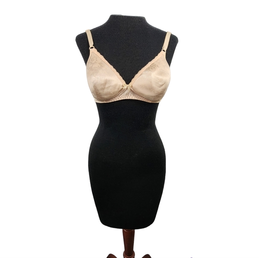 ♥️ VINTAGE FRUIT OF THE LOOM WOMEN'S BRA - SIZE 36B - NUDE ♥️